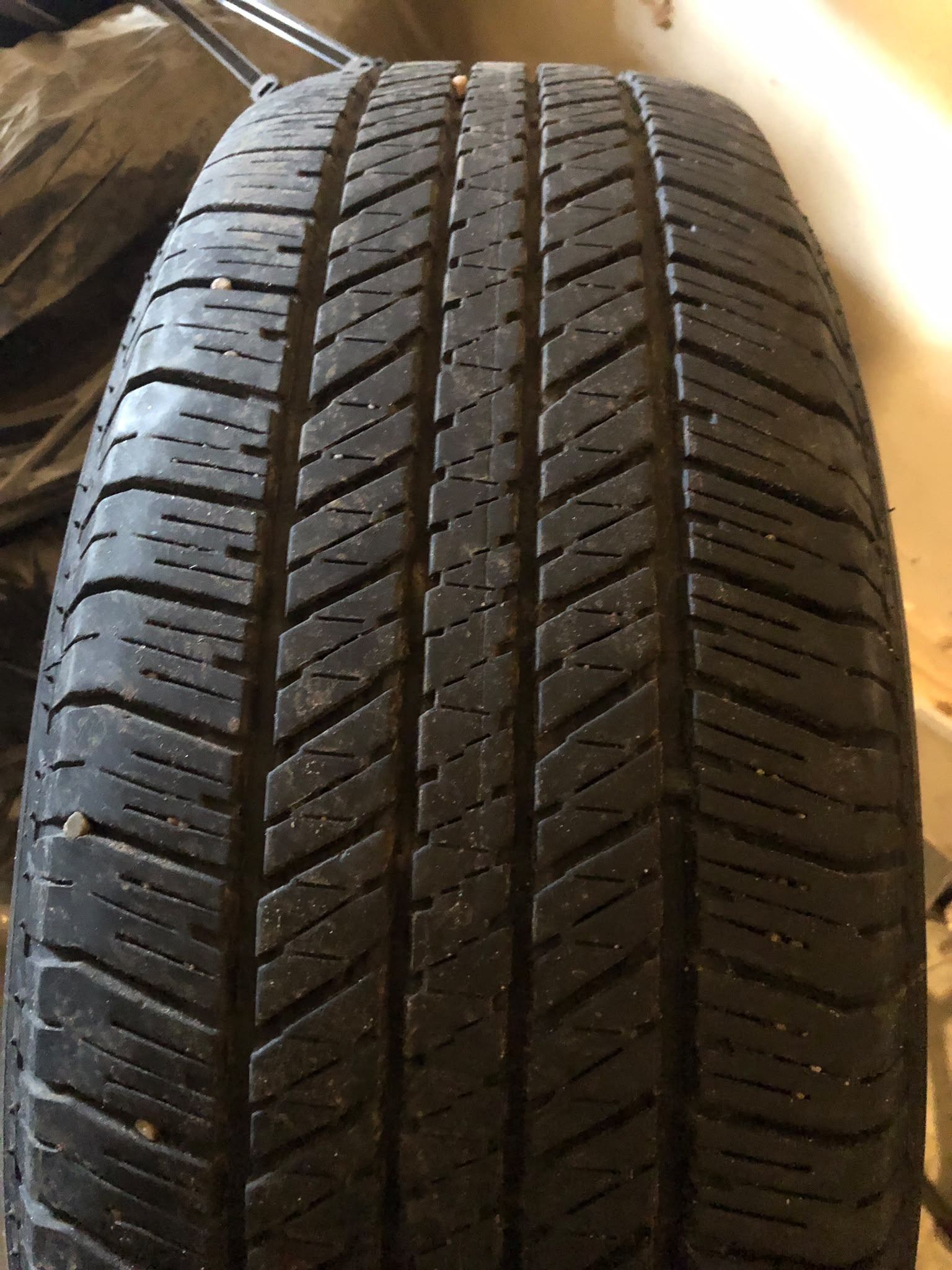 Bridgestone Dueler - 265/70R17 - 4 Tires