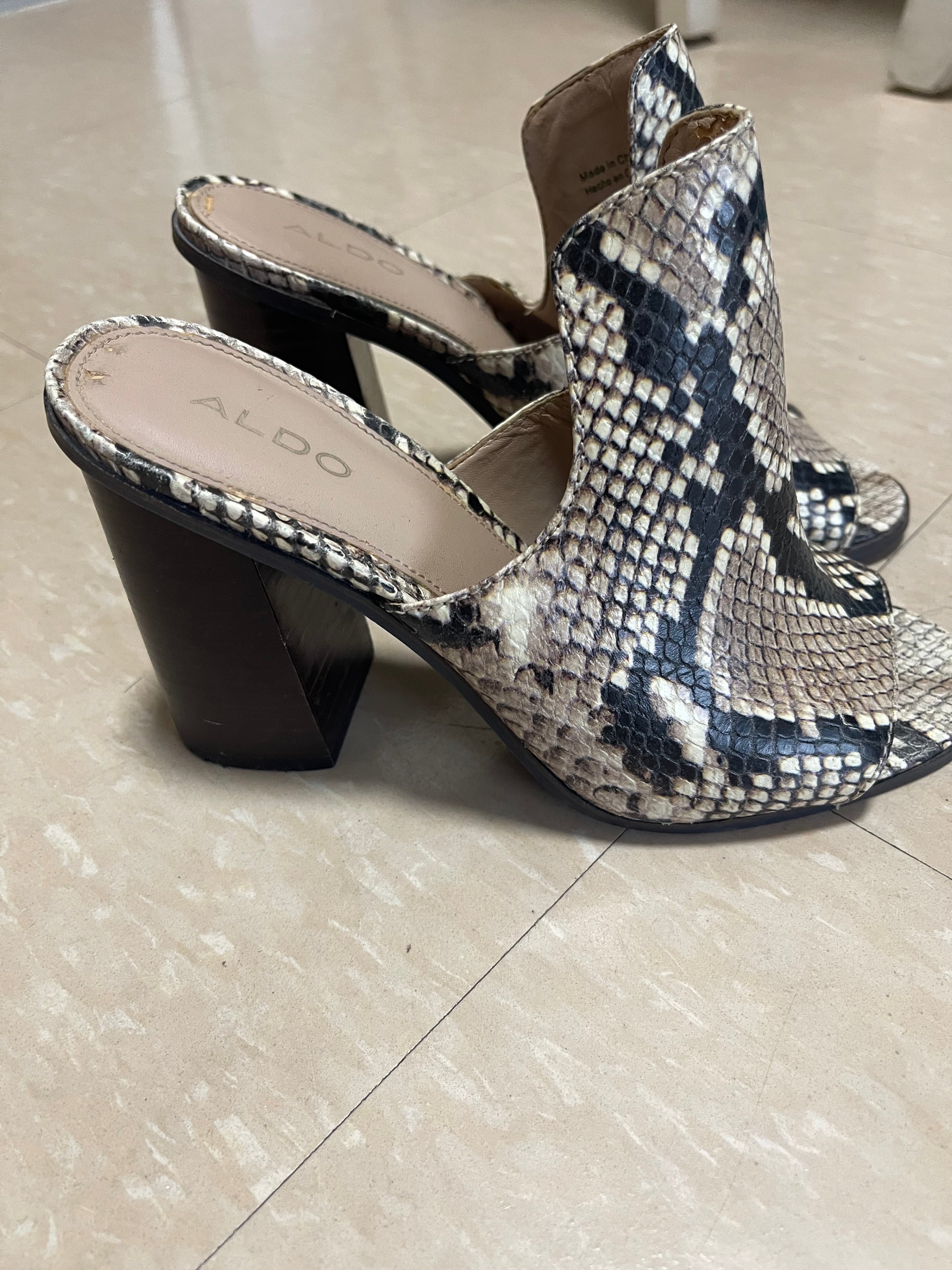 Women High-Heeled pumps and Sandals - photo 2