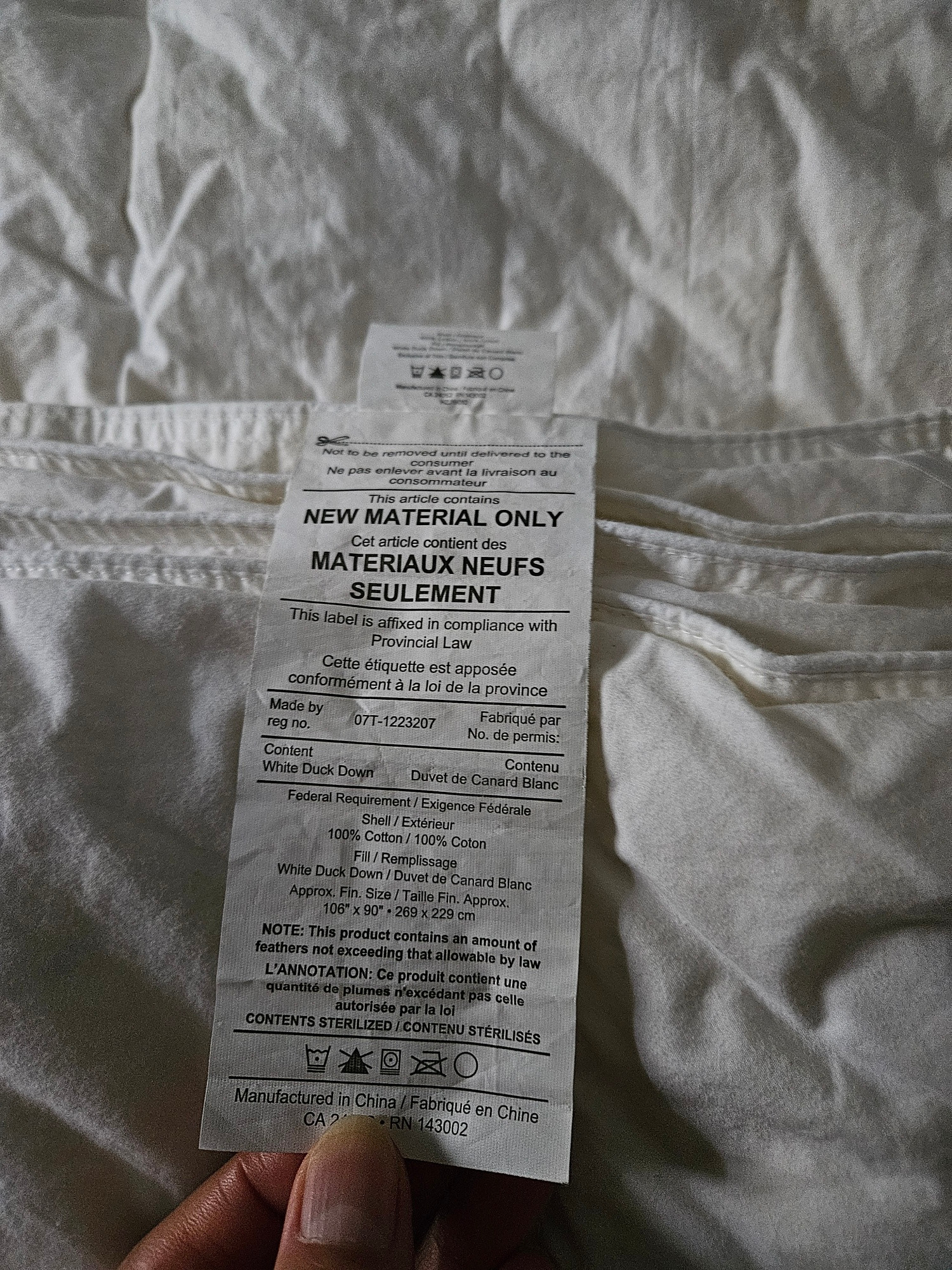 QE Home King White Duck Down Duvet – Like New – Used One Night - photo 2