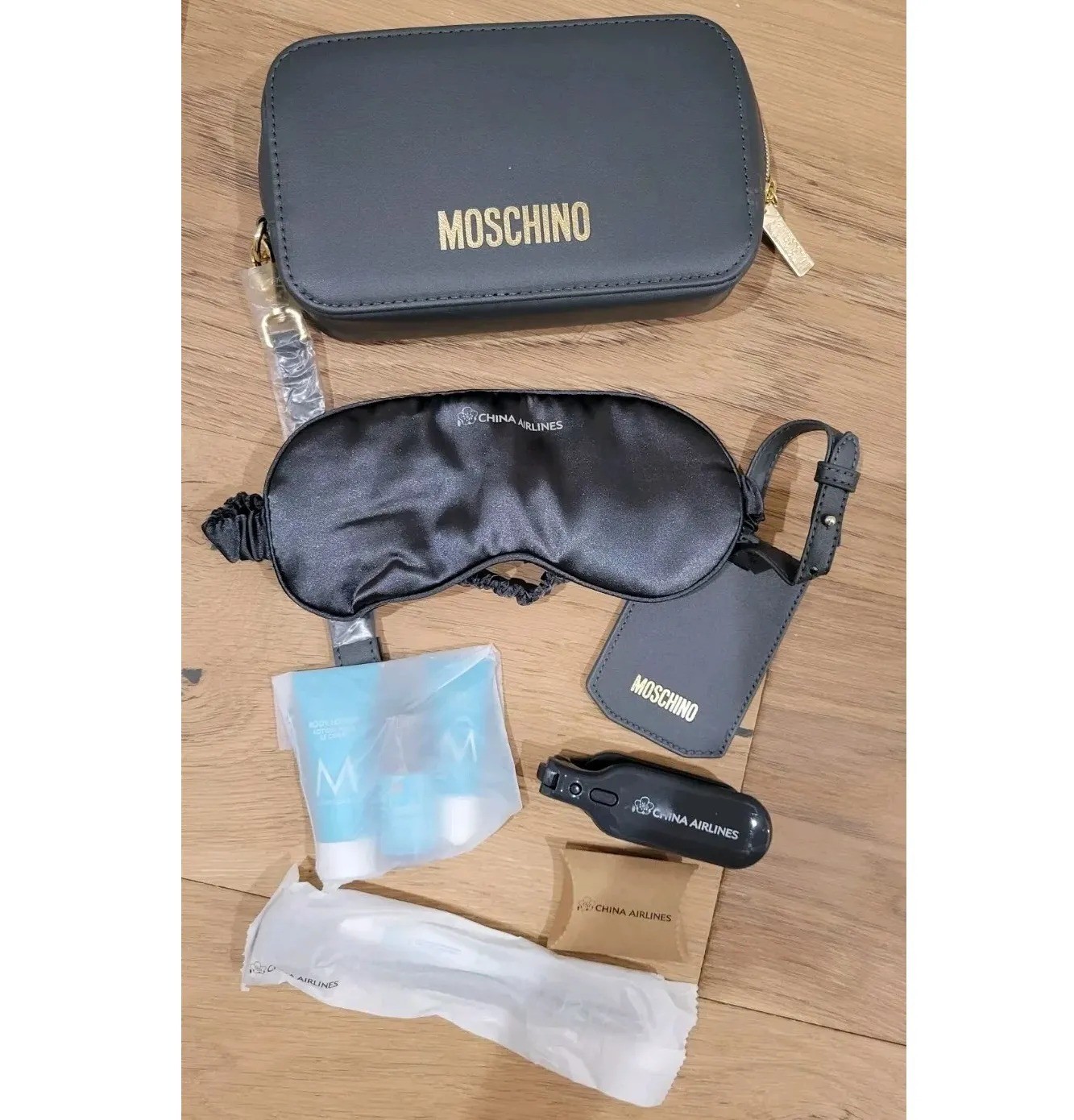 Moschino Travel Pouch Luggage Tag Eye Mask Earplugs Mirror