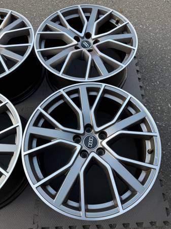 STUNNING - Set of Genuine OEM Audi A4 S4 19x8.5" ET40 rims - photo 2