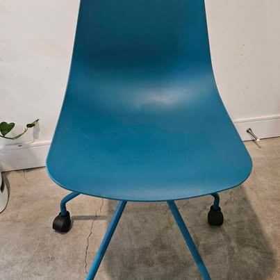 Set of 4 Teal Blue Molded Plastic Office Chairs on Wheels