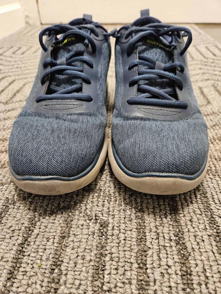 Skechers Lightweight Navy Sneakers – Size US 10 / EUR 43