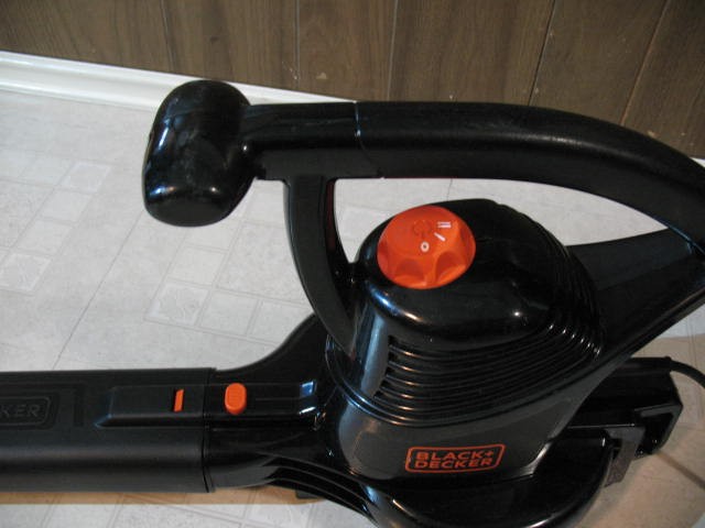 Black and Decker Corded Leaf Blower - photo 2