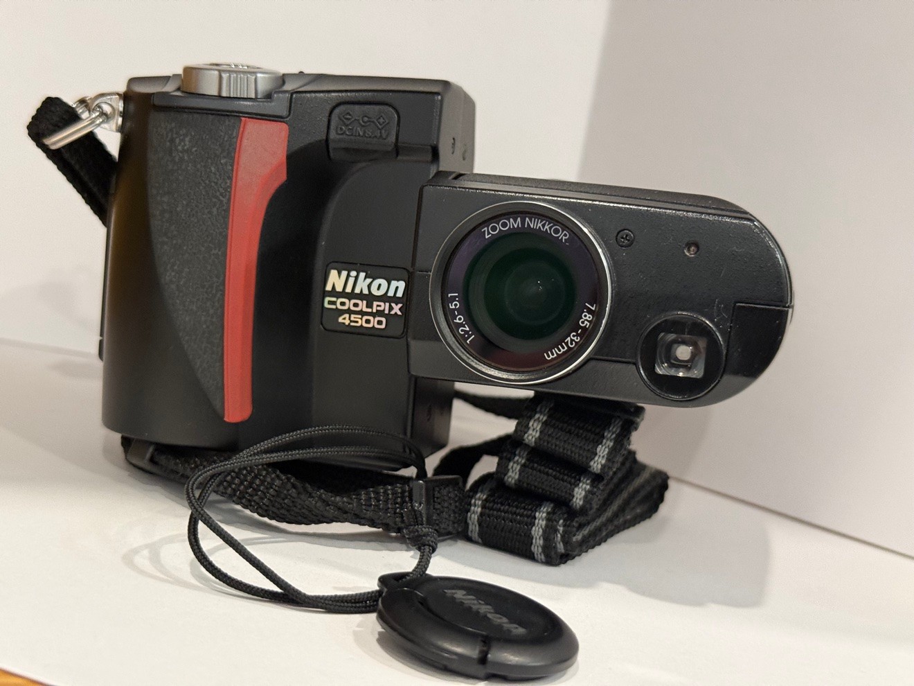 Nikon Coolpix 4500 Digital Camera – 4.0MP Swivel Body, 4x Zoom-N