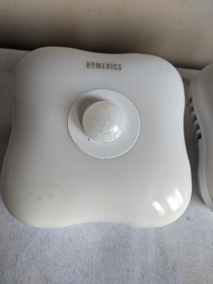Personal UV Air Sanitizer, reduces bacteria, motion light - photo 2