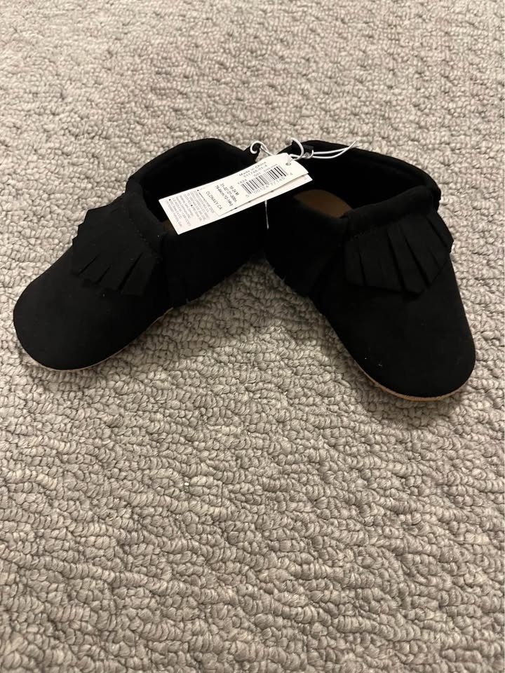 NWT Old Navy Baby Moccasins size 18-24 months