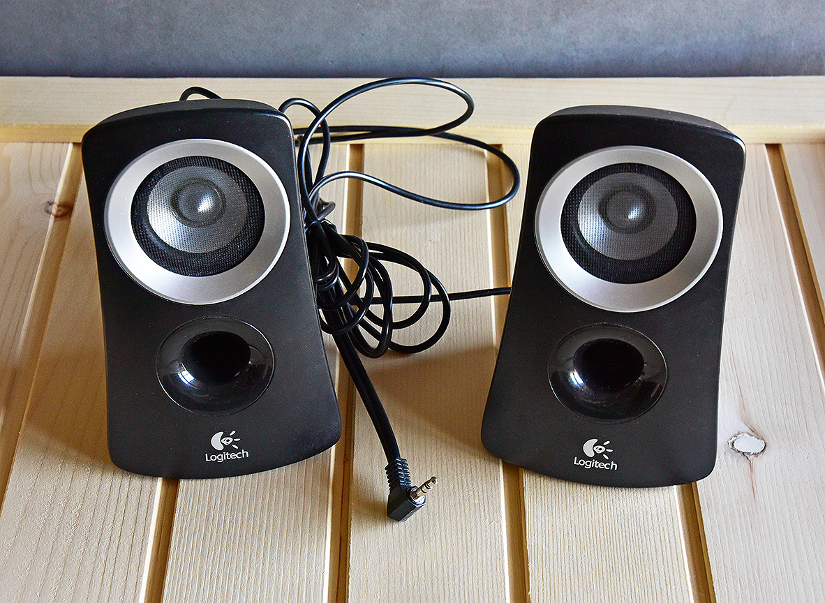 Logitech Computer Speakers (+ Remote, Sub not working)