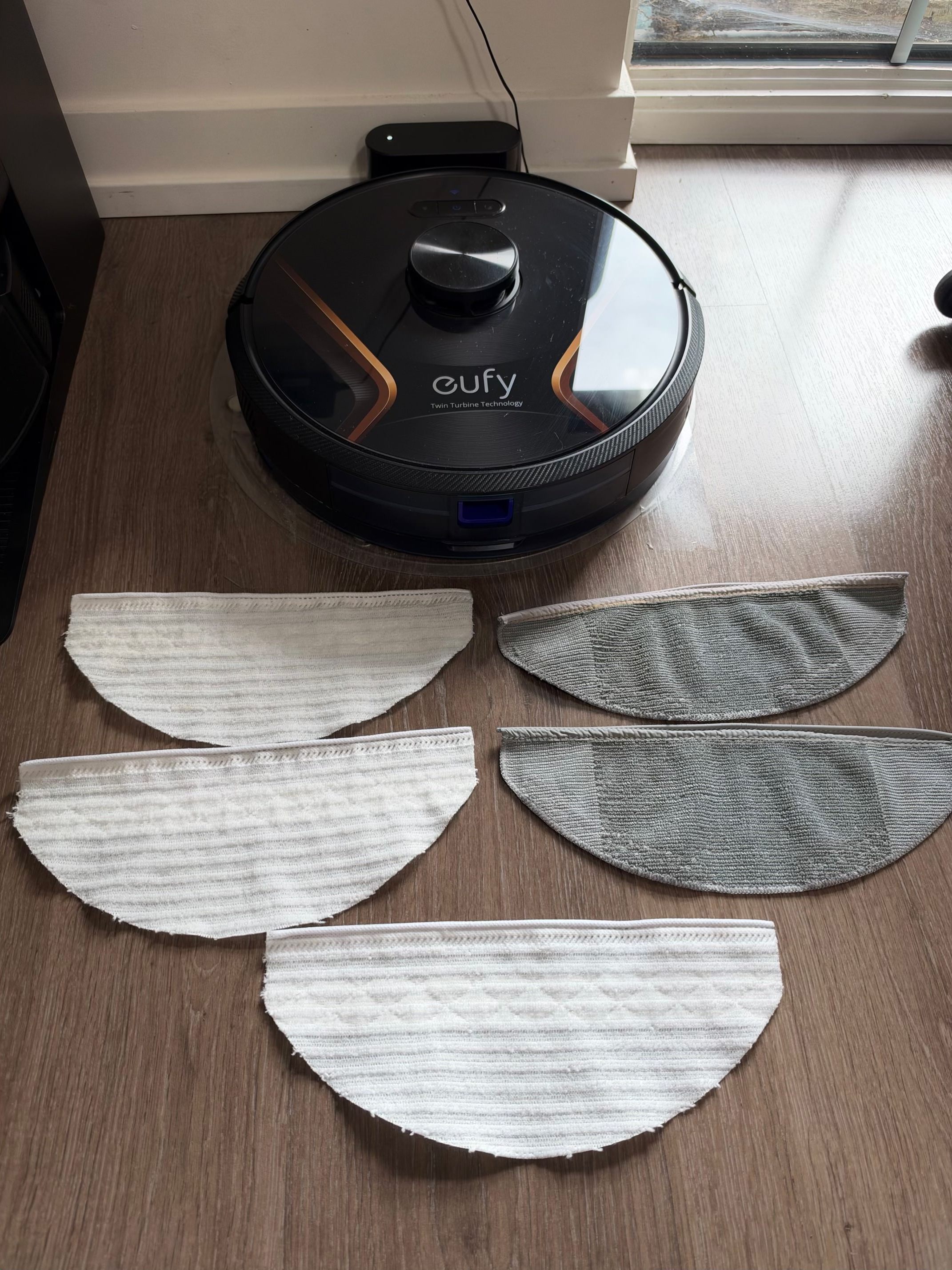 Eufy X8 Hybrid 2-in-1 robot vacuum and mop - photo 2