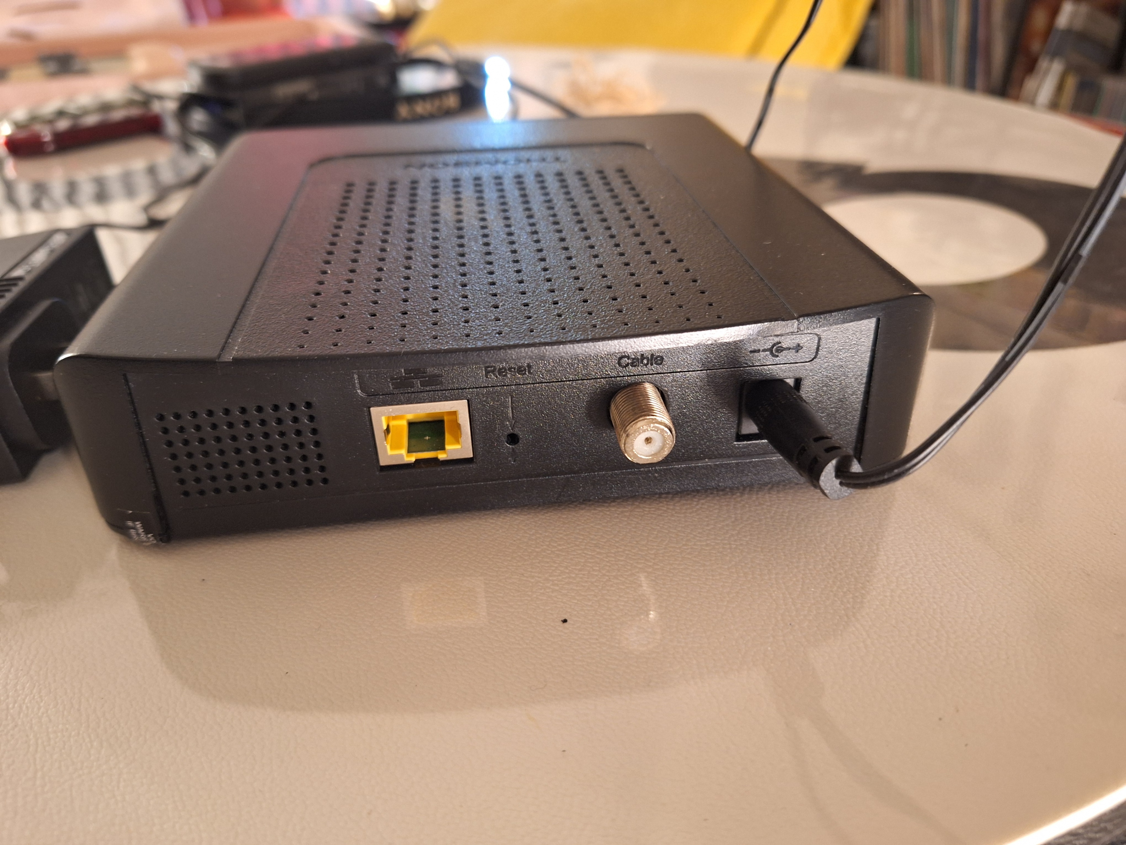 Thomson DCM476 Cable Modem - photo 3