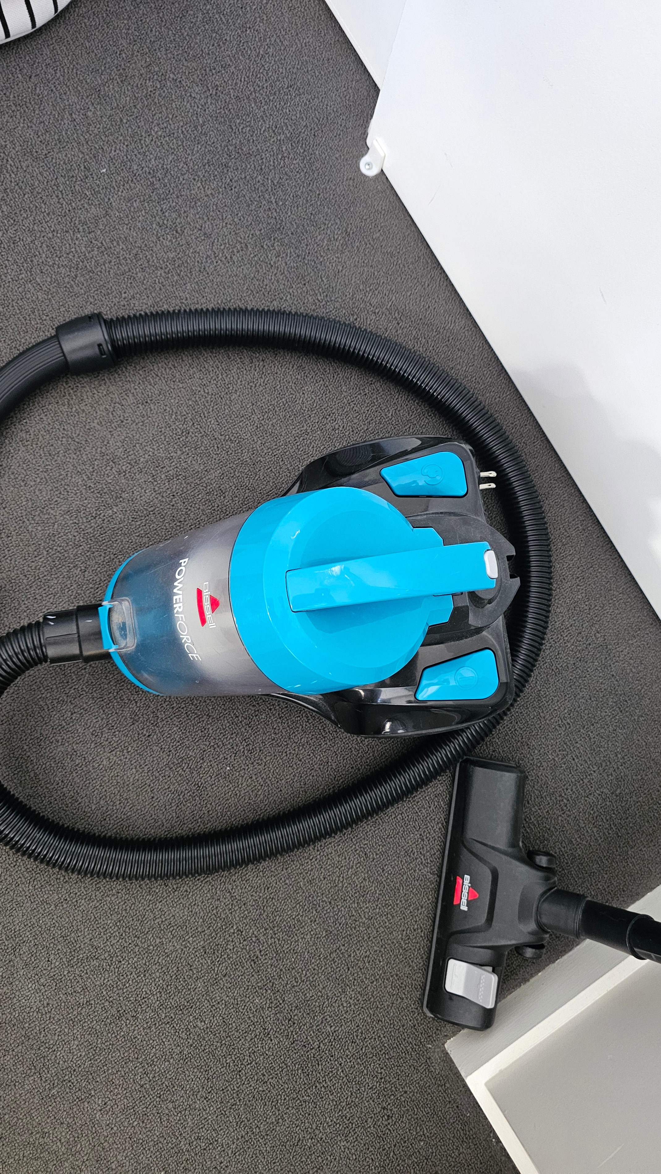 Bissell PowerForce Bagless Vacuum Cleaner - photo 2
