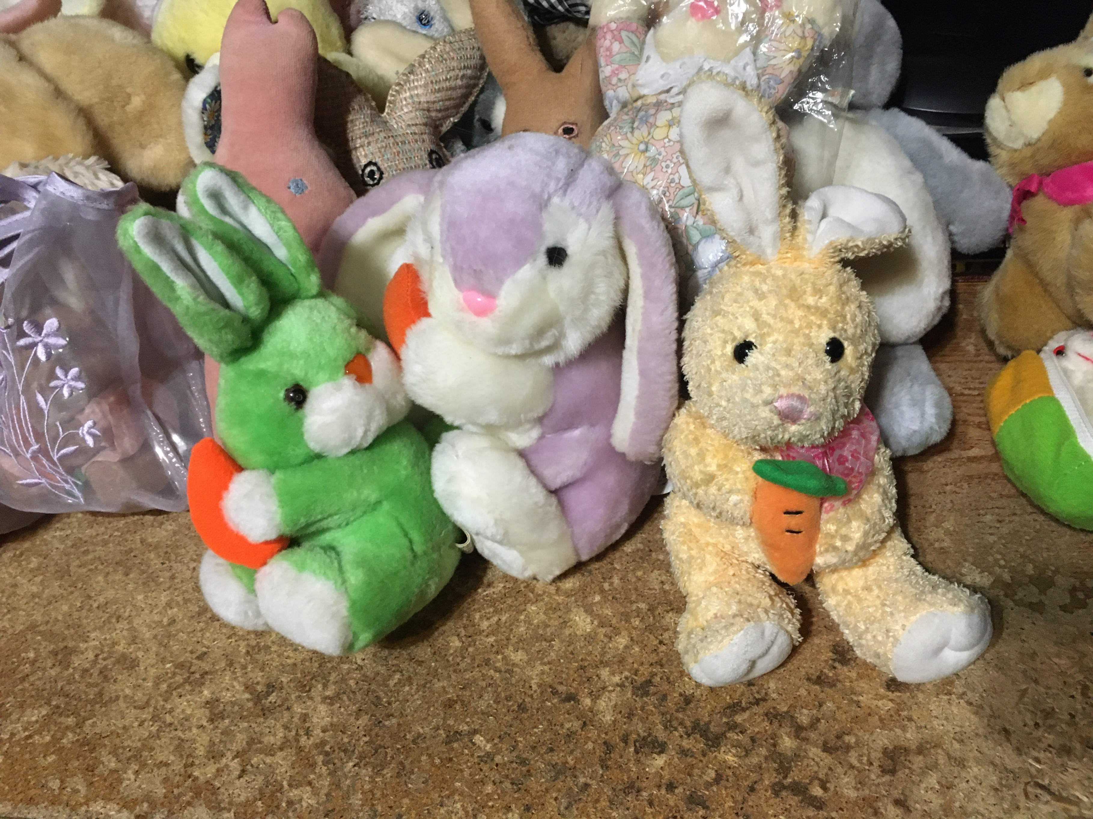 LOT OF 37 BUNNY RABBIT PLUSH BEANIE EASTER RUSS BERRIE APPLAUSE - photo 2