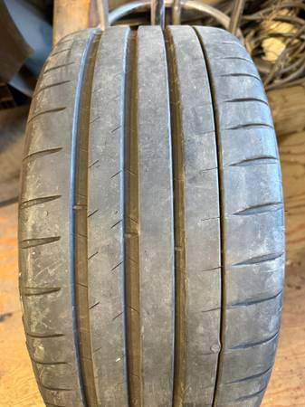 1 X single 235/35/19 92Y XL Michelin Pilot Sport 4S with 70%
