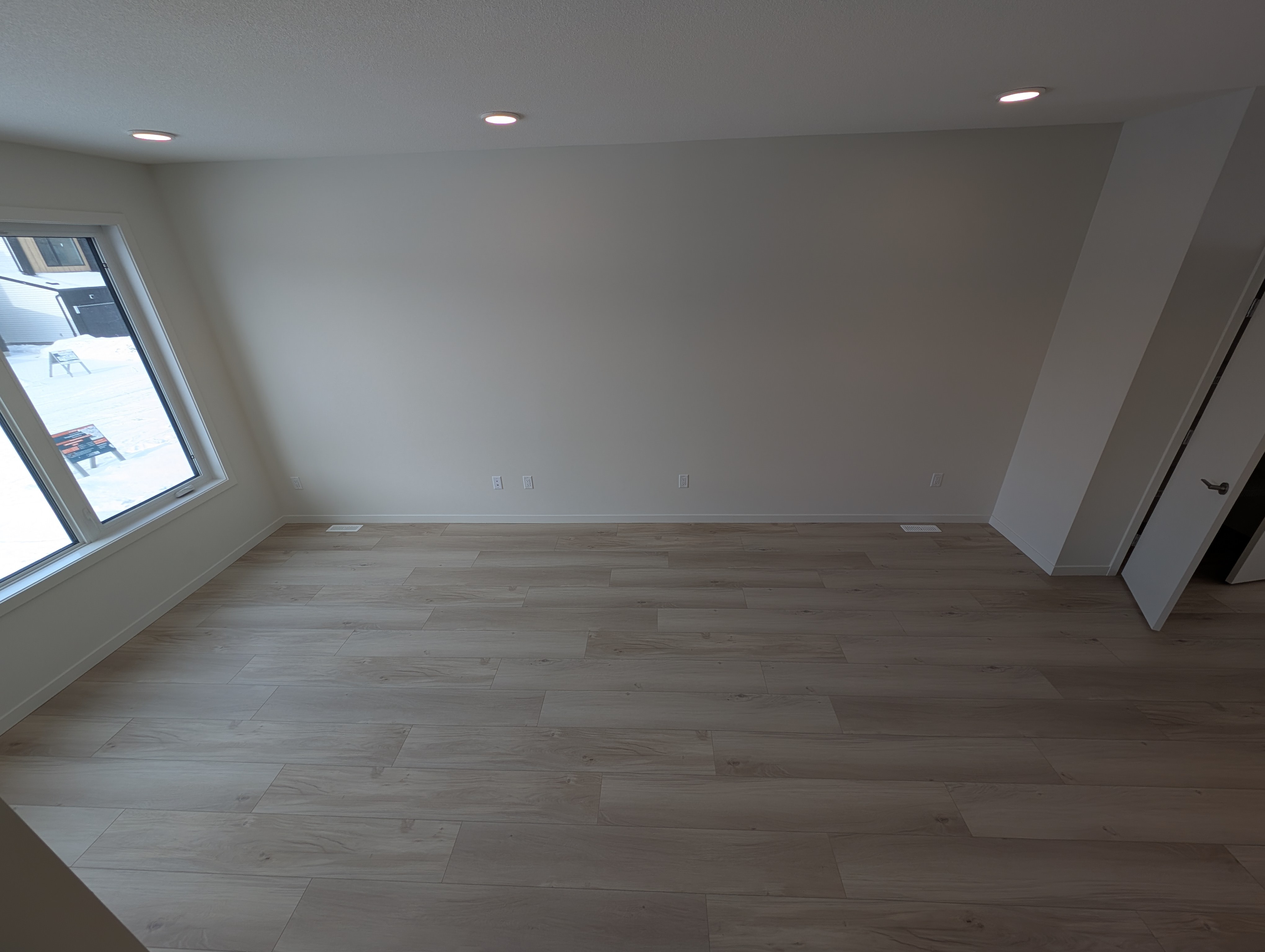 Brand new 3 Bed, 2.5 Bath House (Main Floor)Alces - photo 2