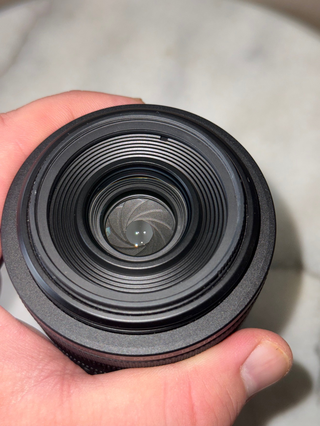 Canon RF 35mm f/1.8 Macro IS STM Lens - photo 2