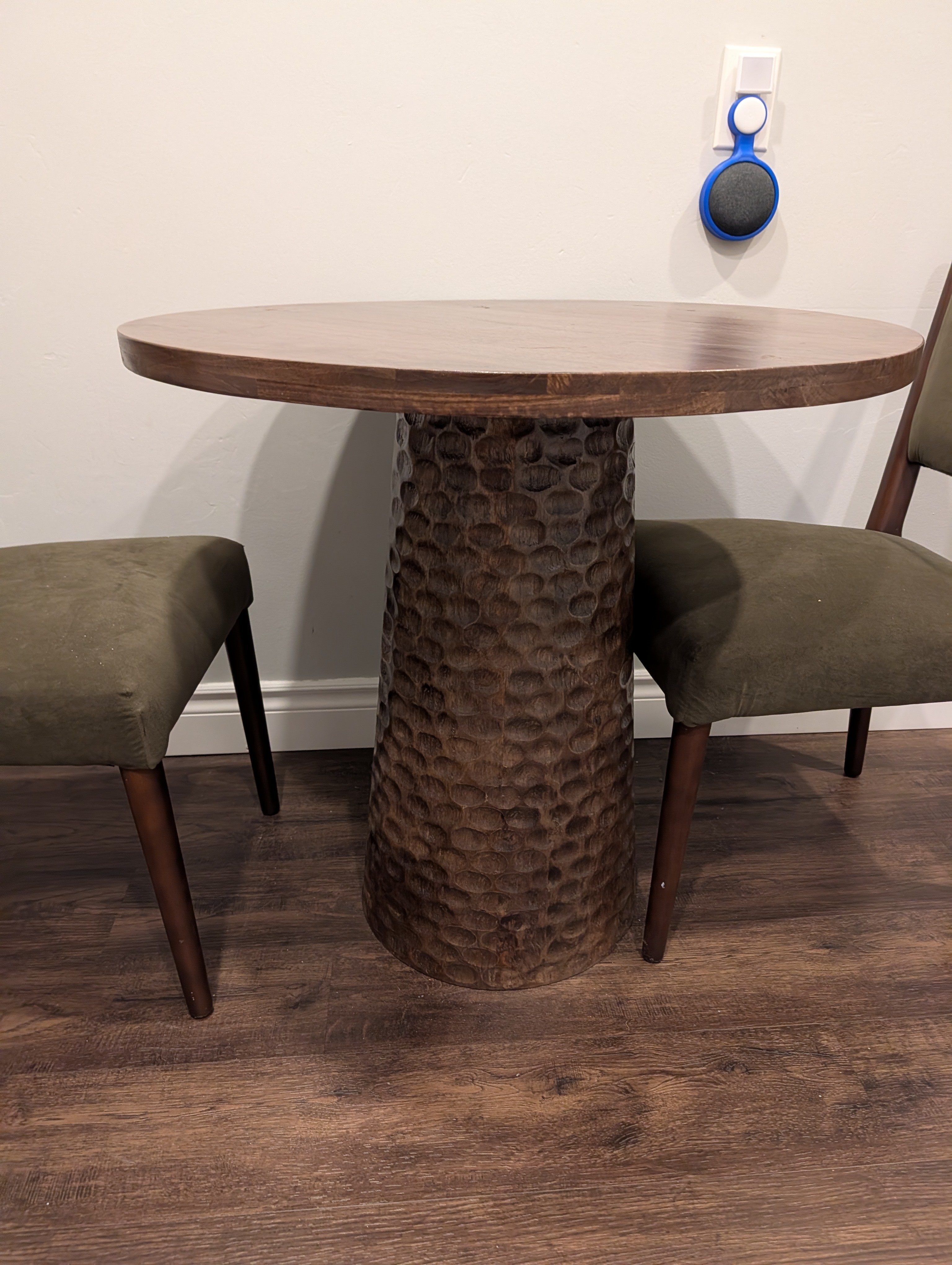 Round wooden bistro table with two chairs - photo 2