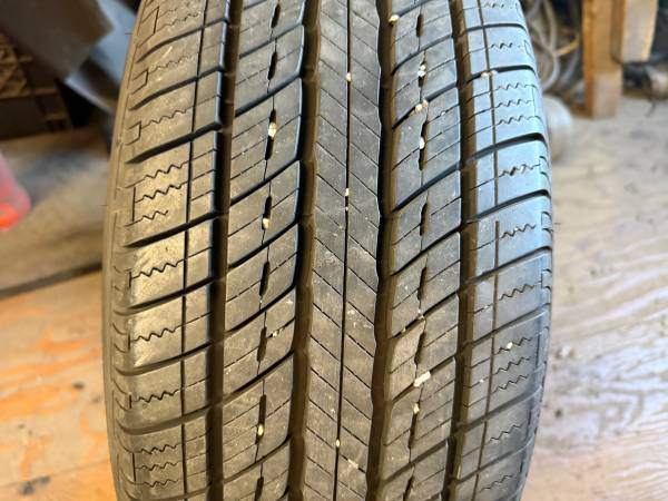 1 X single 215/55/17 Uniroyal Tiger Paw Touring A/S with 90% - photo 2