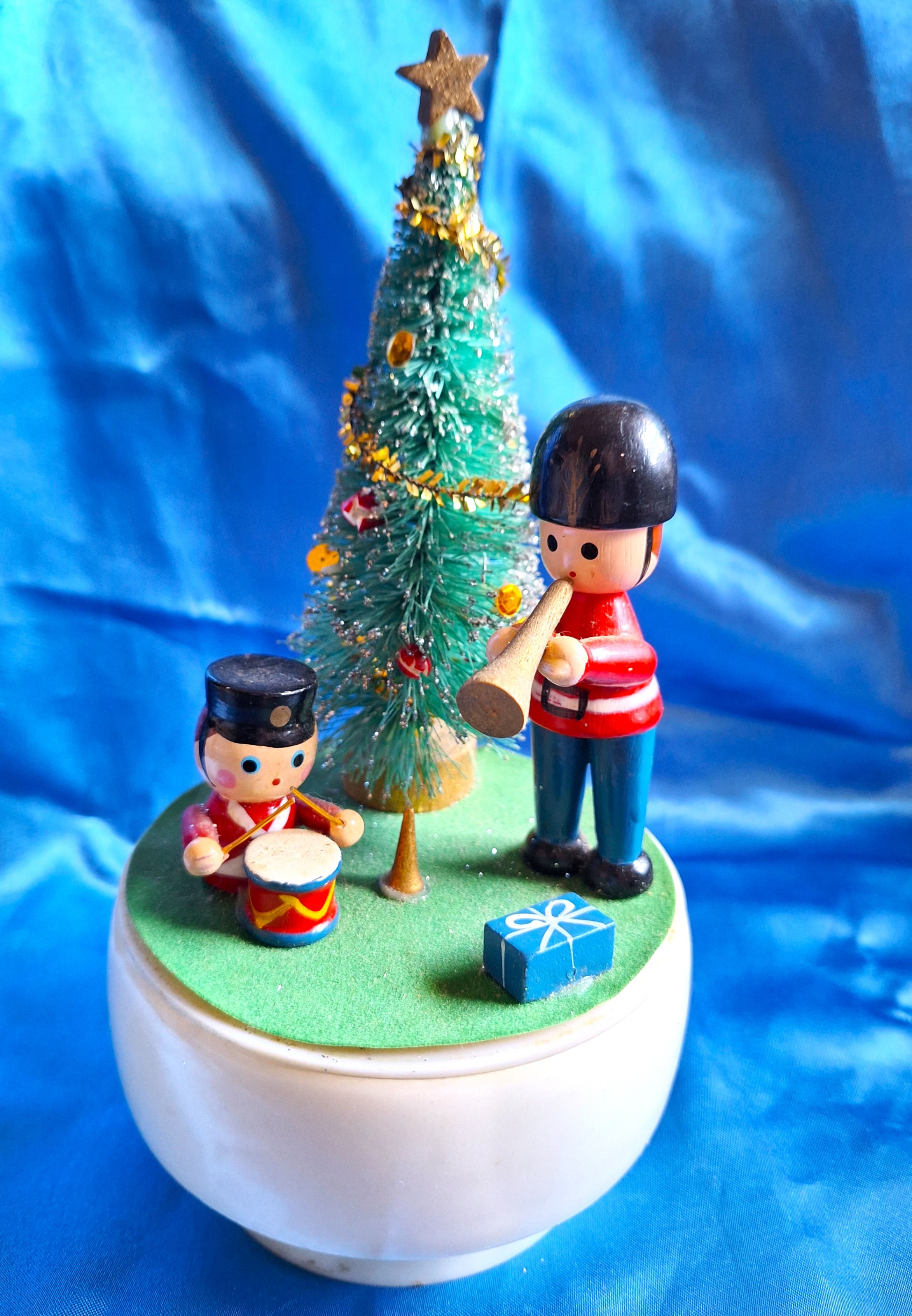 Vtg Bugle & Drummer Box Spinning Music Box Plays "Jingle Bells"