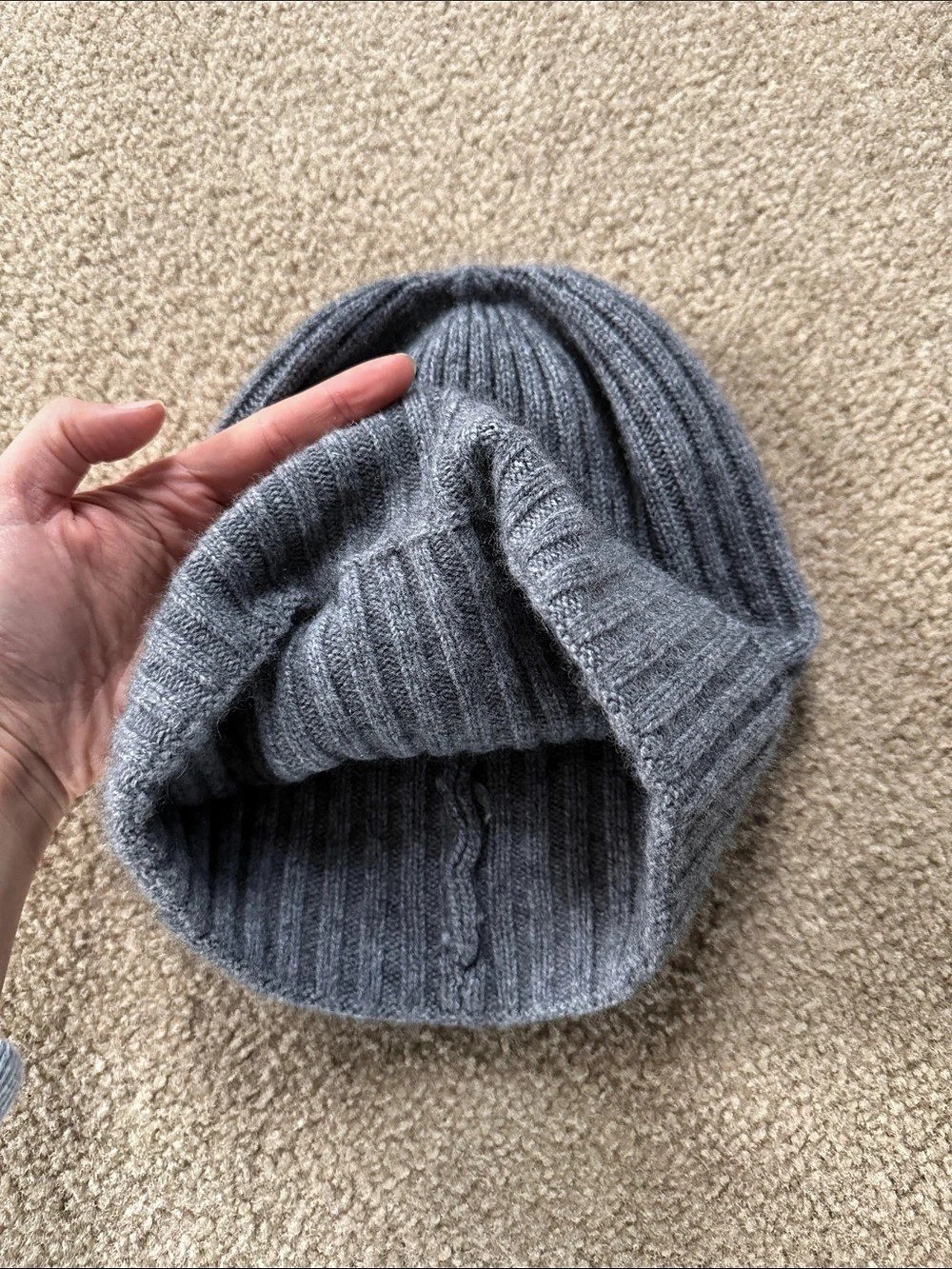 100% Cashmere Ribbed Knit Beanie in Gray - photo 2
