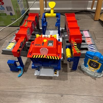 PAW Patrol Big Truck Pups Truck Stop HQ Playset