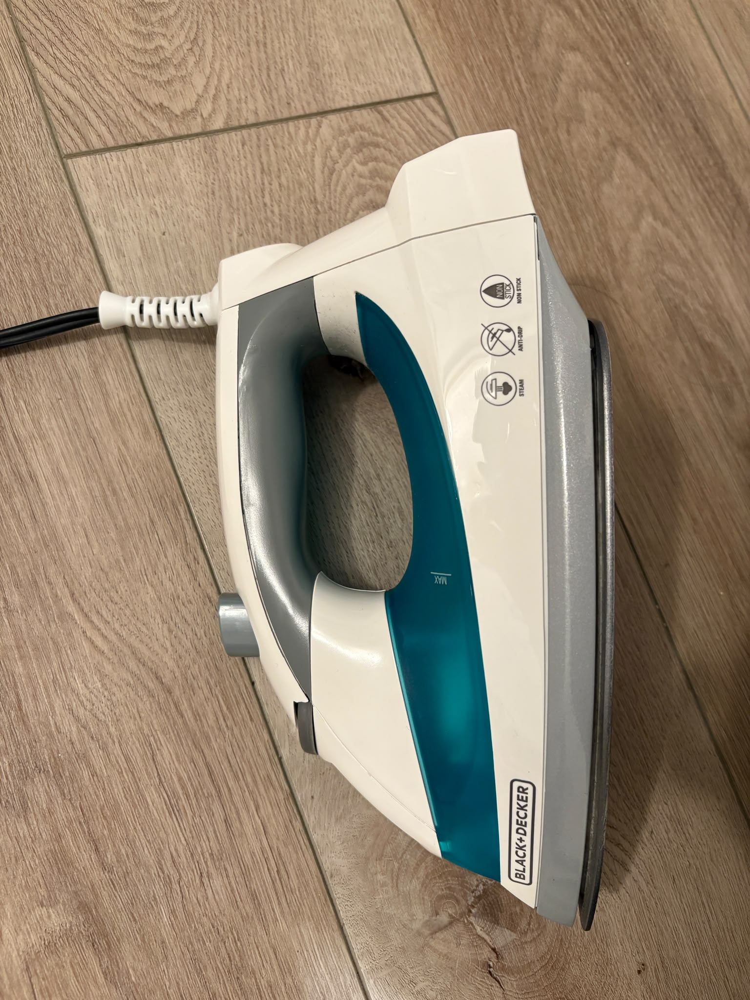 BLACK+DECKER Steam Iron – Excellent Working Order - photo 3