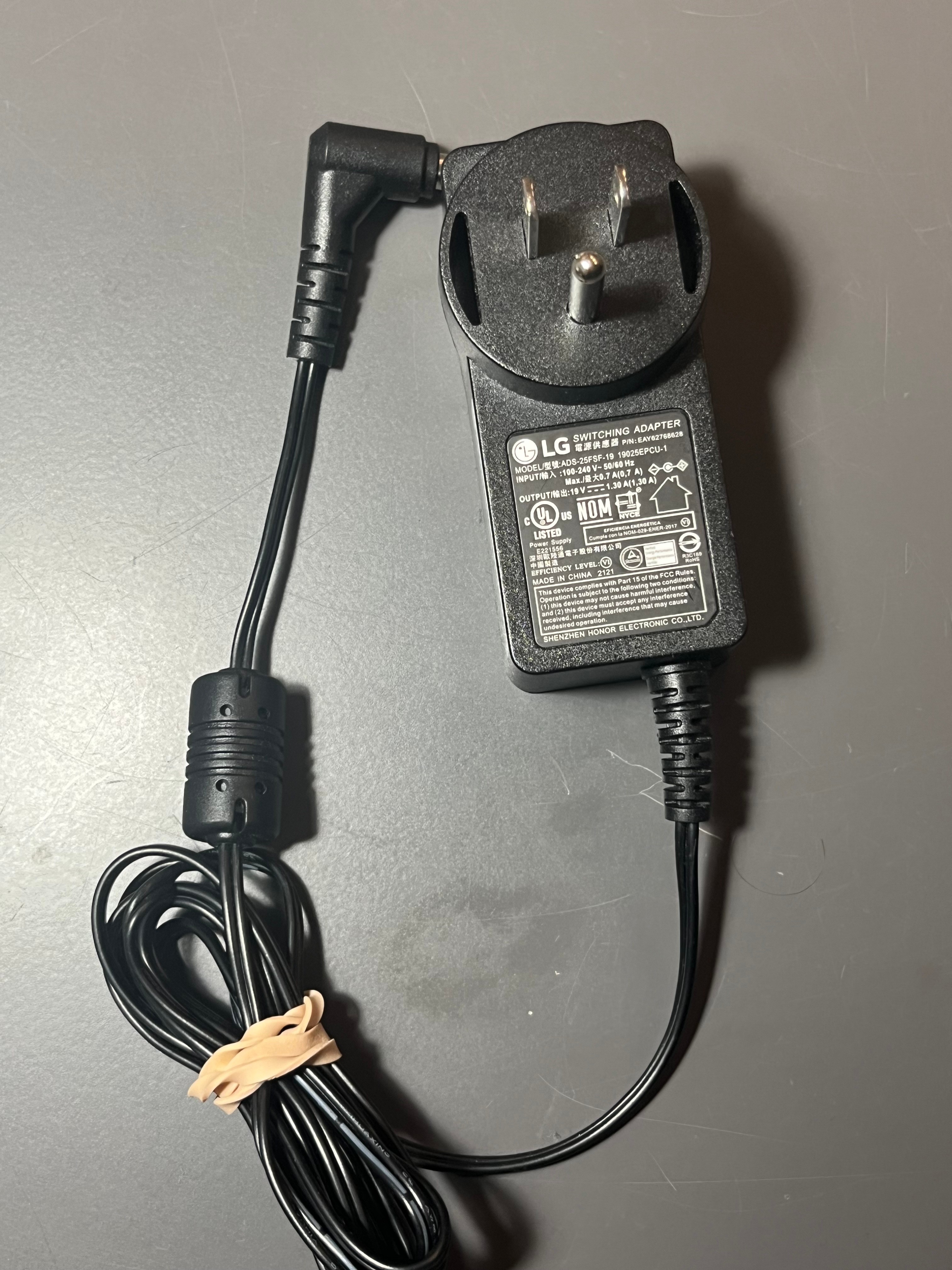 LG 19V 1.3A AC Power Adapter Charger (ADS-25FSF-19 19025EPCU-1)