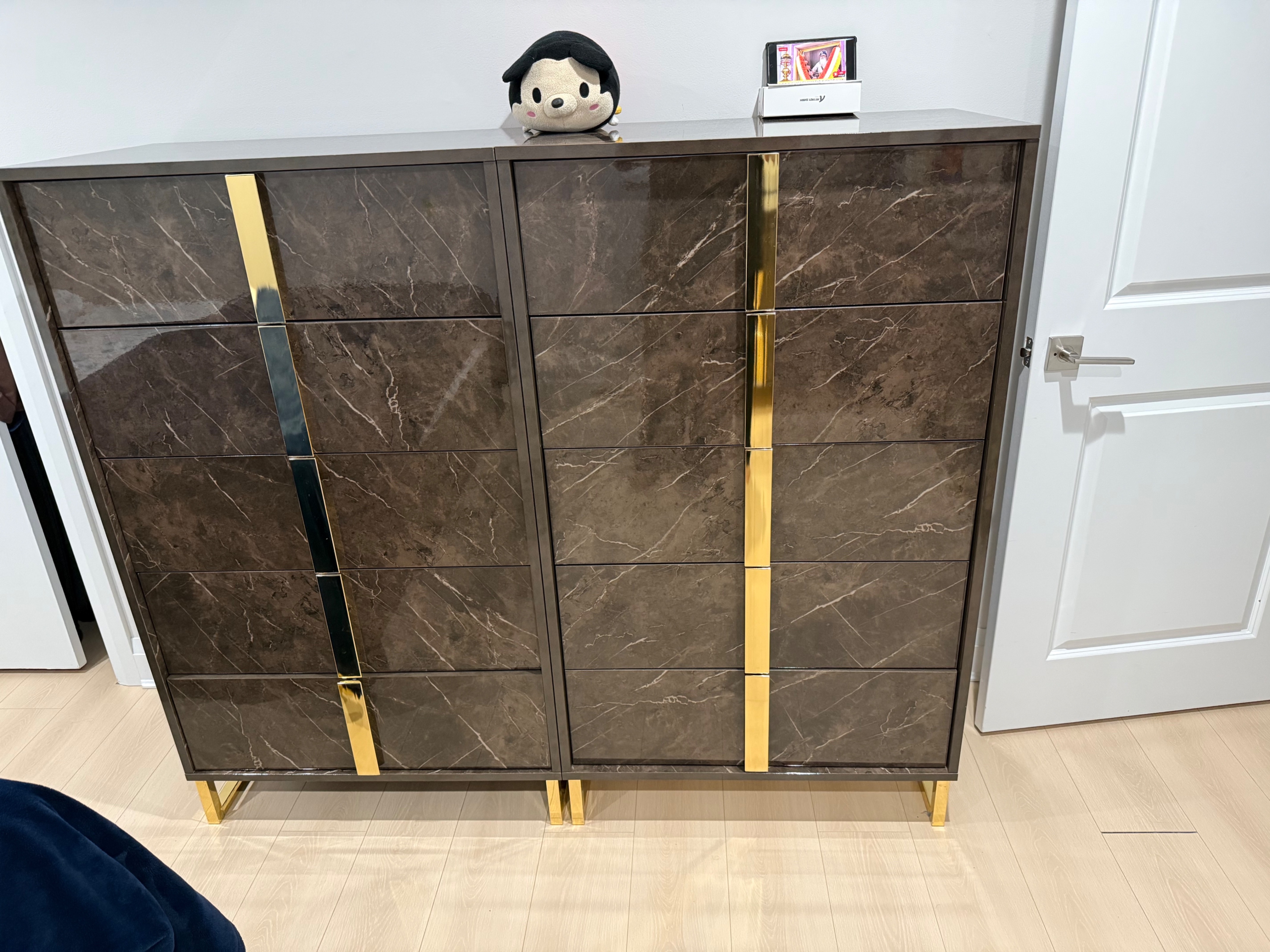 2 x king size beds with Dresser - photo 2