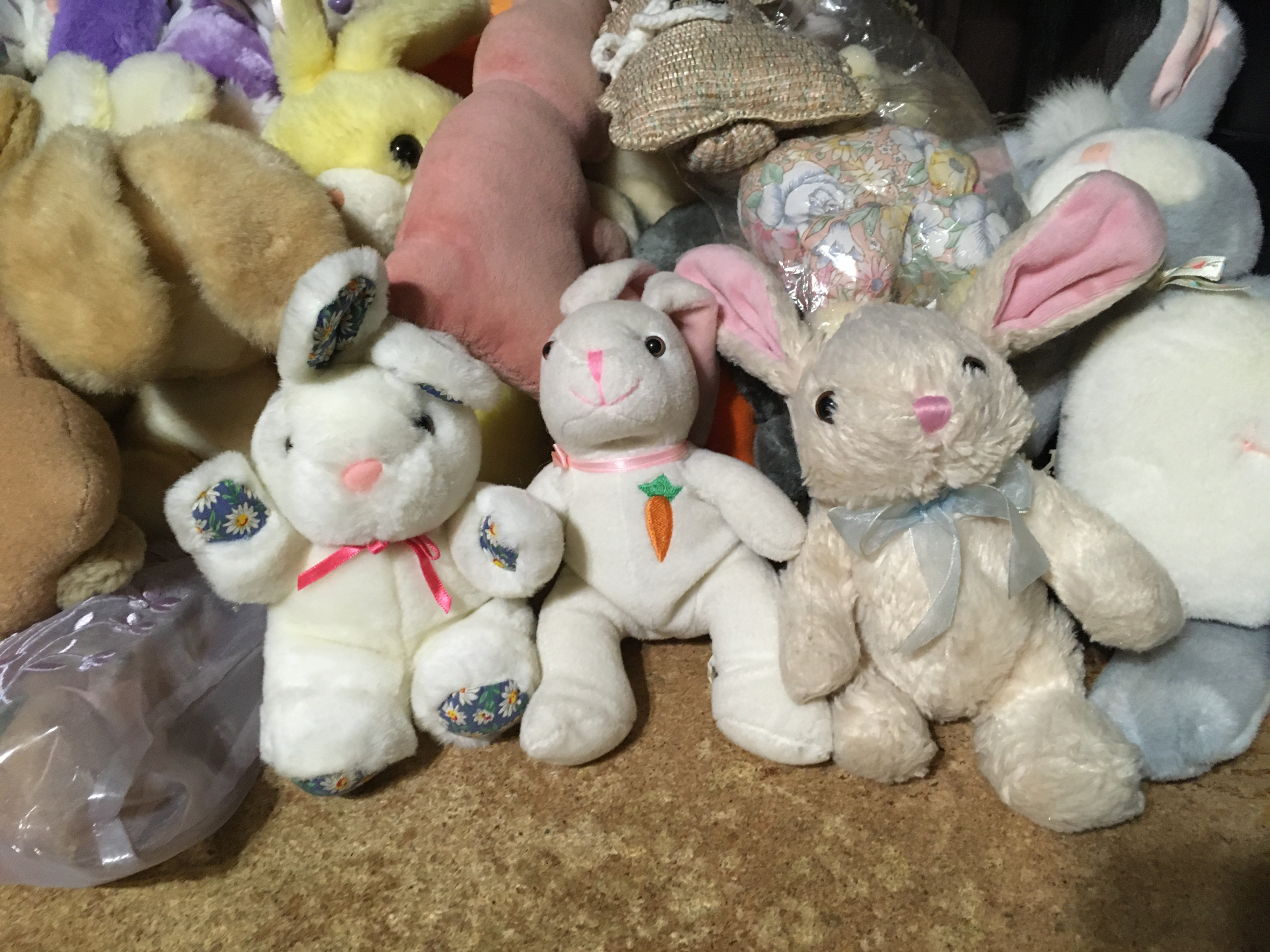 LOT OF 37 BUNNY RABBIT PLUSH BEANIE EASTER RUSS BERRIE APPLAUSE - photo 4