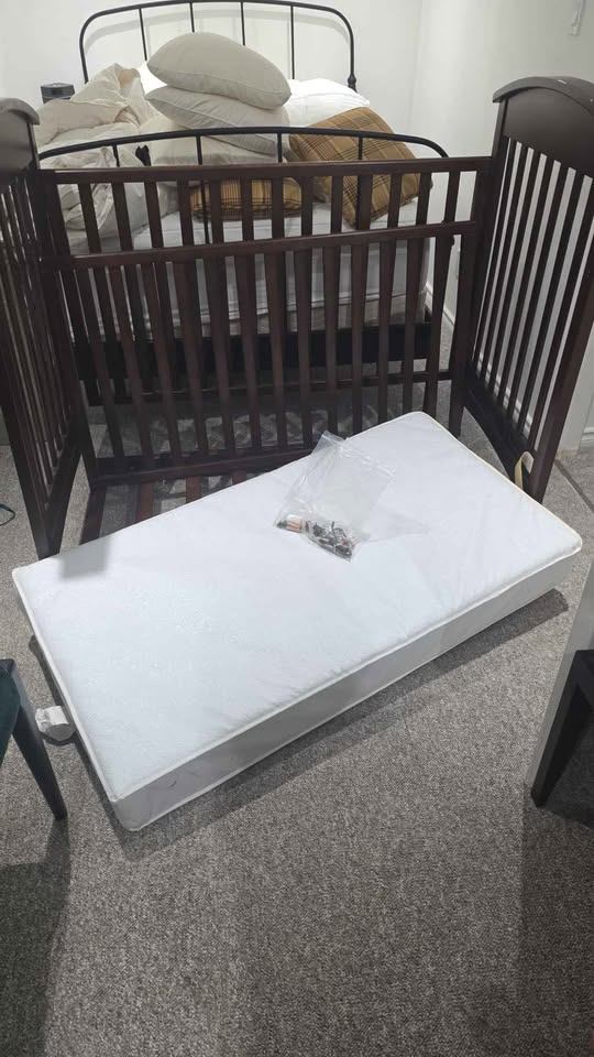 Wooden Baby Crib with Mattress - photo 2