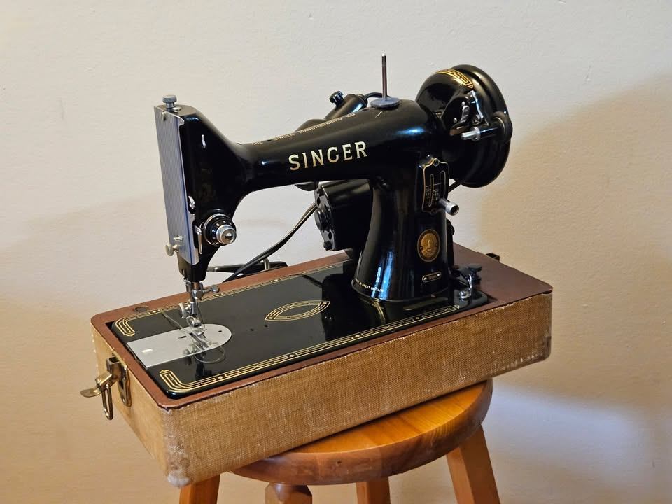 Vintage Singer 99K Sewing Machine