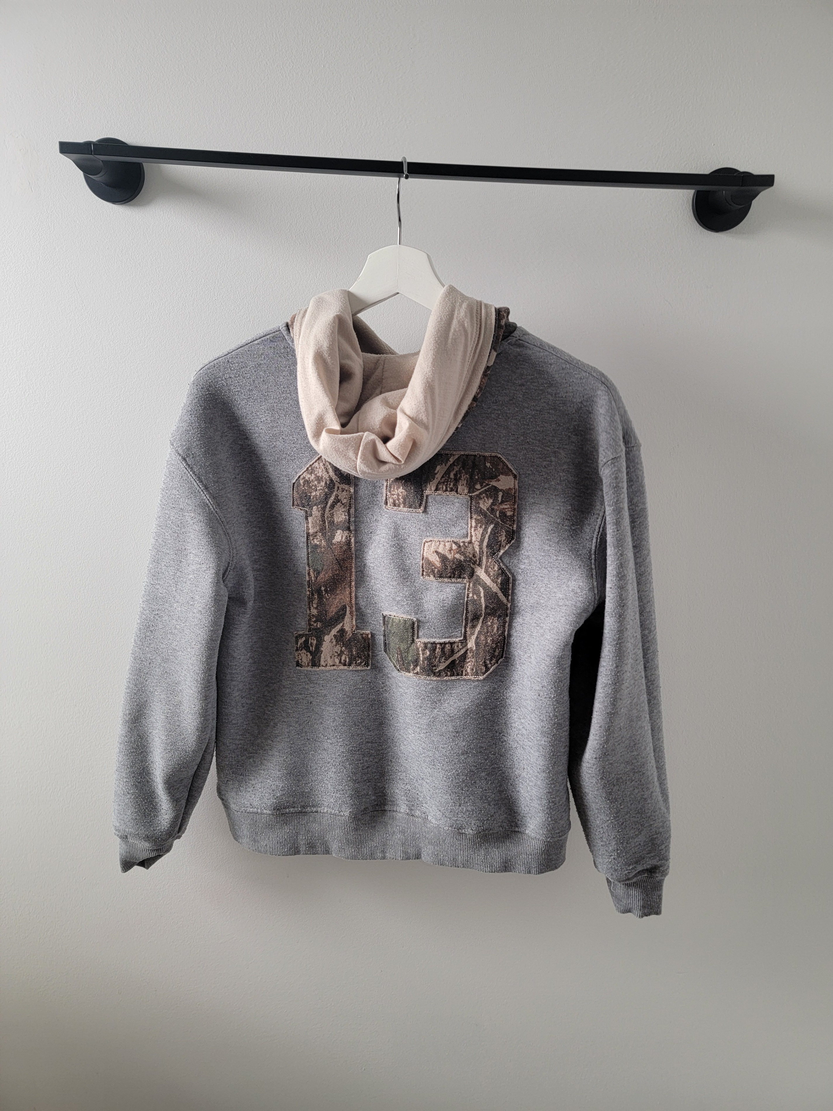 Kids age 10-12 sweater in excellent condition - photo 2