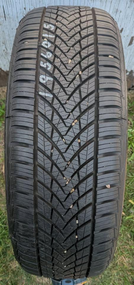 Rotalla Setula 4 Season RA03 195/60R15 Tire