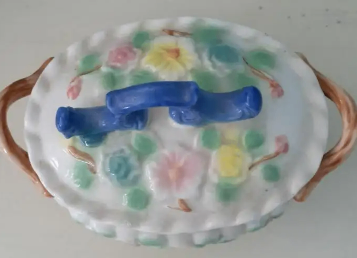 Vintage porcelain lidded hand painted floral trinket box - photo 4