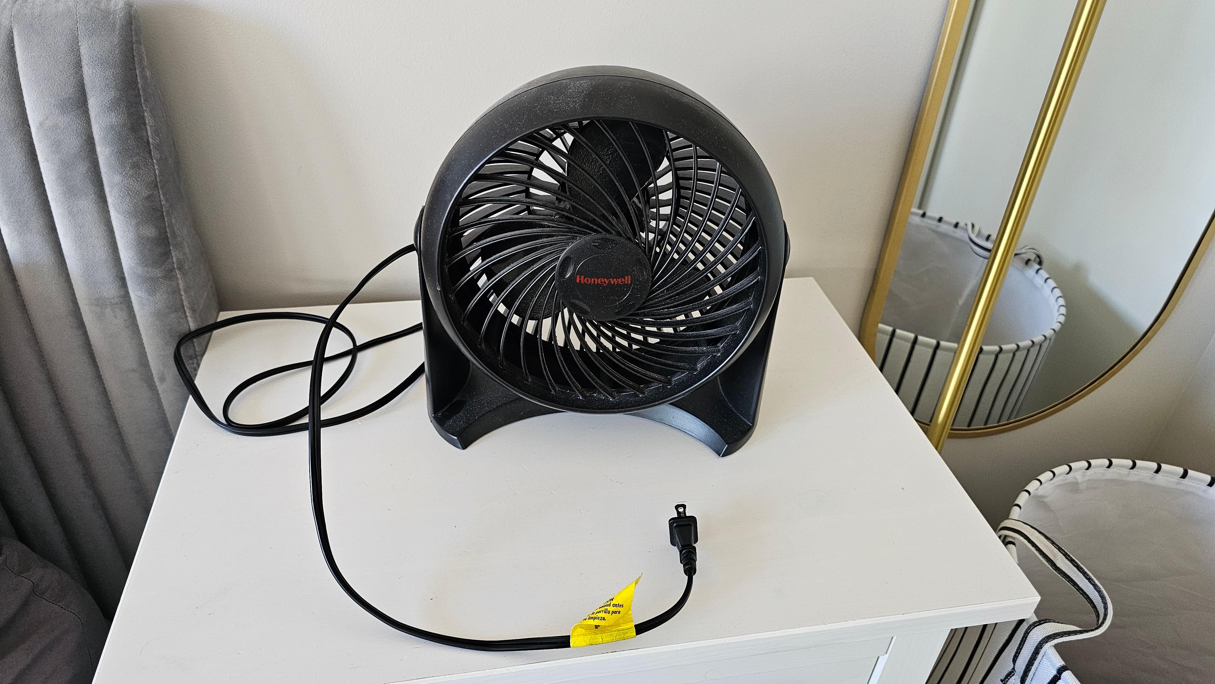 Fans – Pelonis Standing Fan + Honeywell TurboForce Tabletop Fan - photo 4