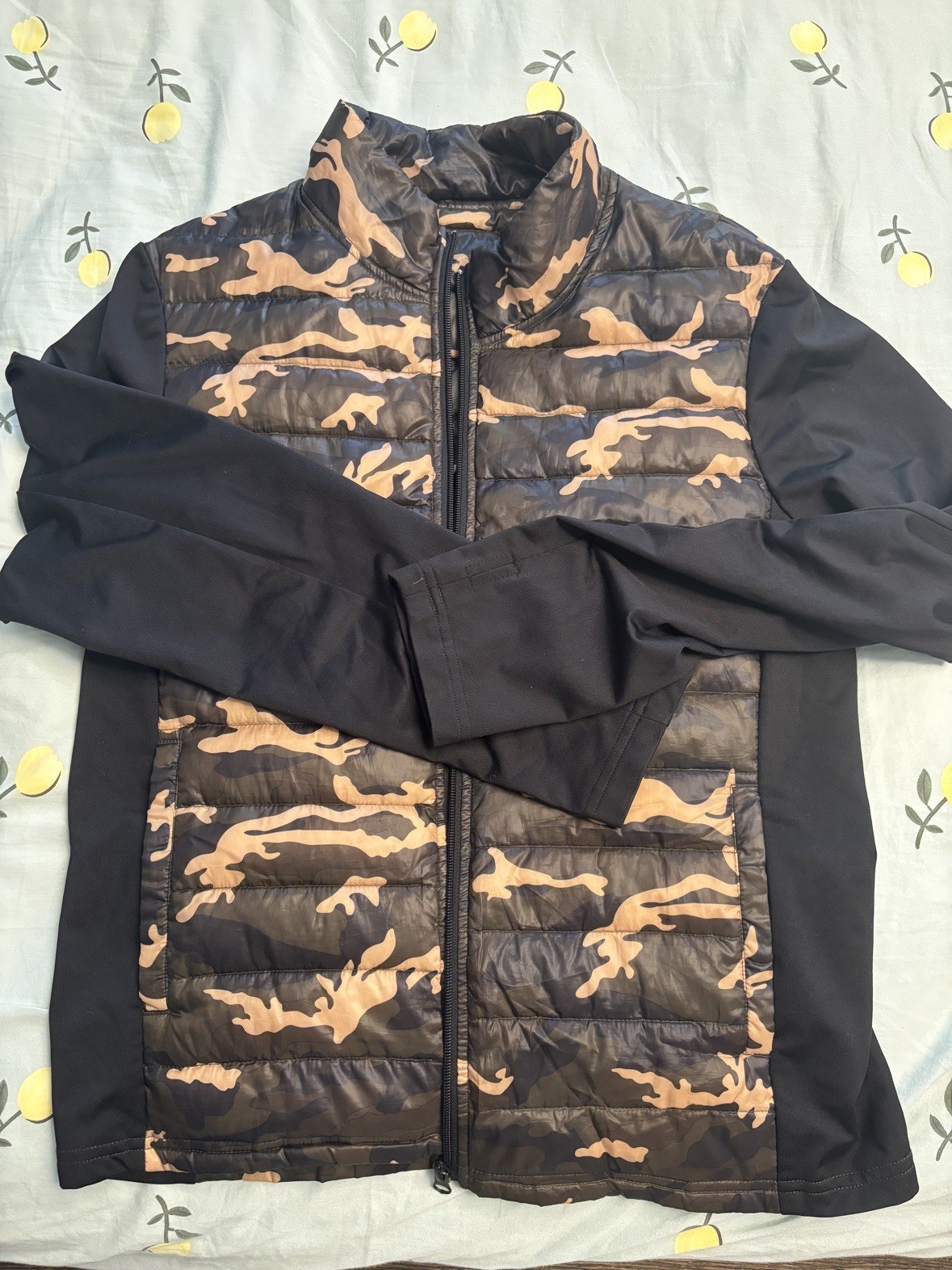 Men's light down jacket — camo, size L (like new)