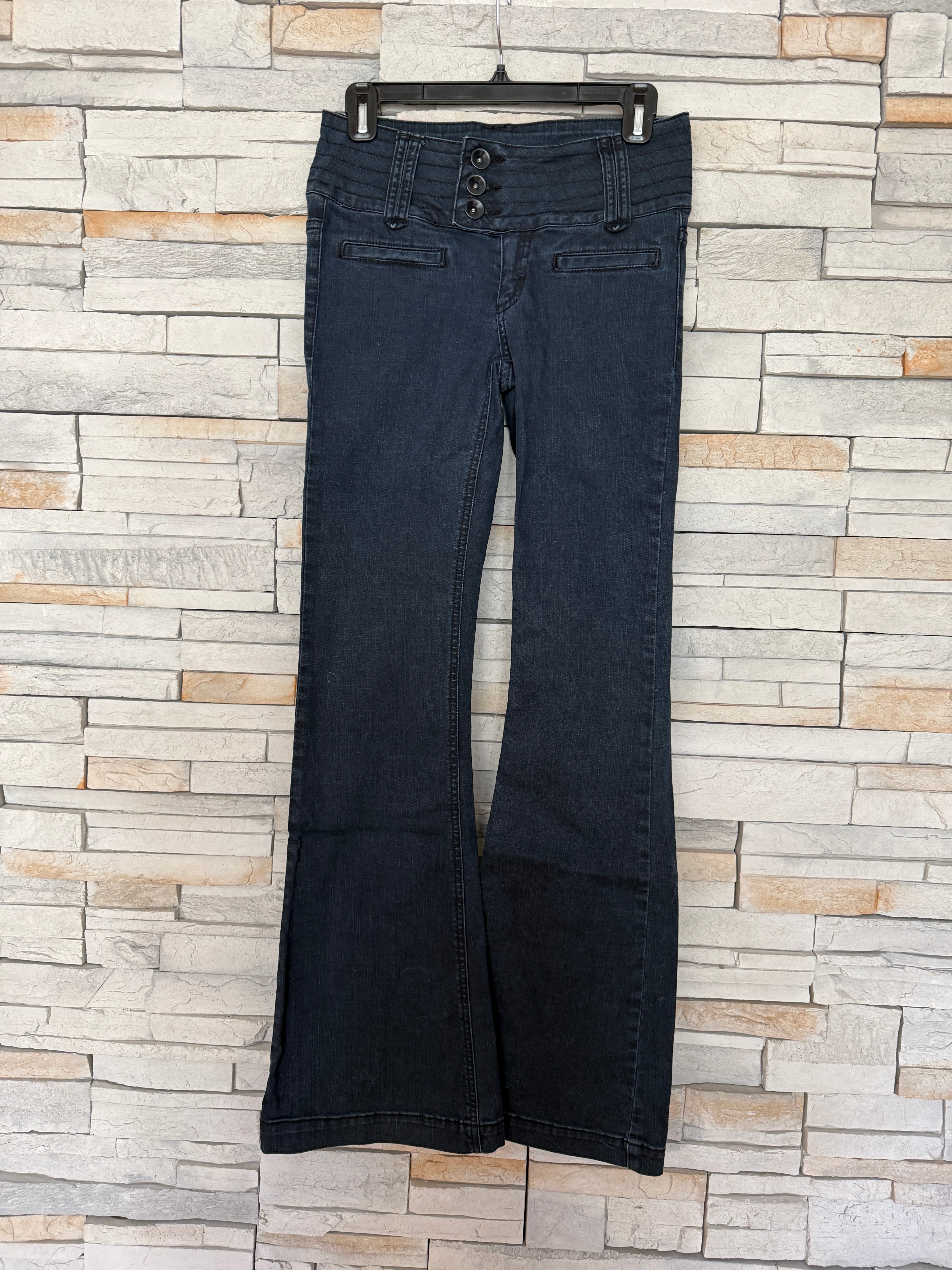 Le Chateau Julia Dark Wash Flare Jeans Size 26 NWOT Y2K