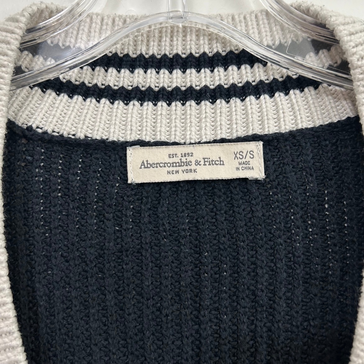 Abercrombie & Fitch V-Neck Cricket Sweater – Black, XS/S - photo 3