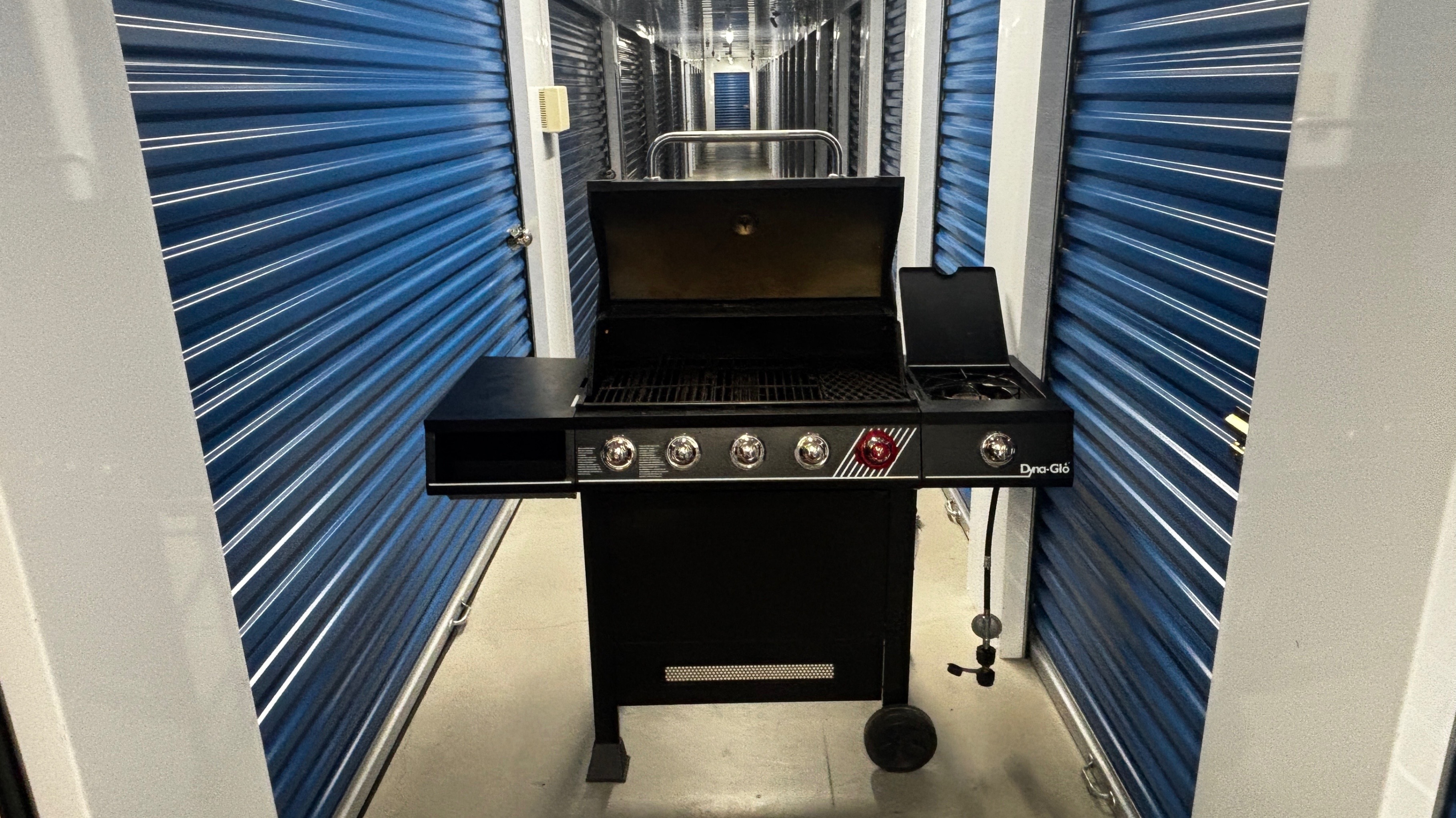 Lightly Used 4-Burner BBQ with sear station and side burner. - photo 2