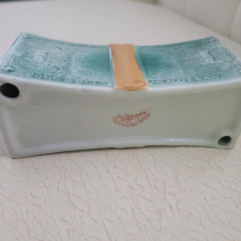 Vintage Bank of Canada Bill Stack Ceramic Coin Bank Sheffield - photo 3