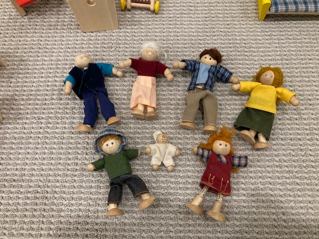 Large doll house with complete sets - photo 5