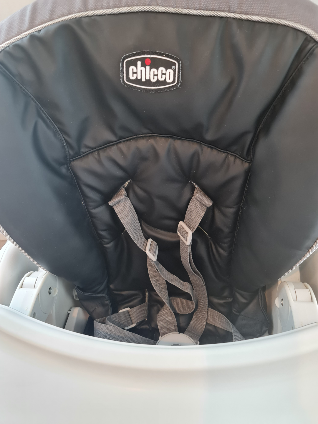 Chicco Highchair with Adjustable Footrest. - photo 4