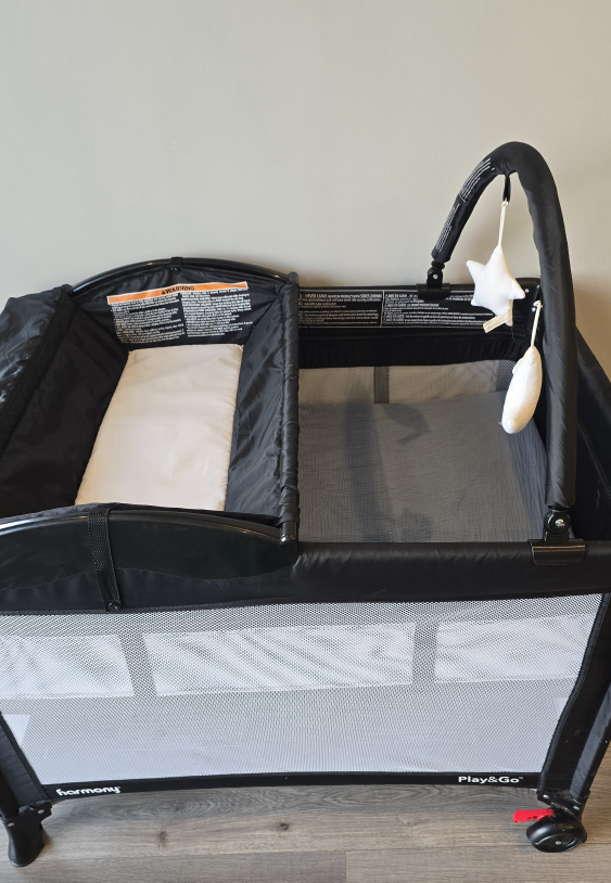 Play & Go Playard with waterproof mattress and mattress cover. - photo 4
