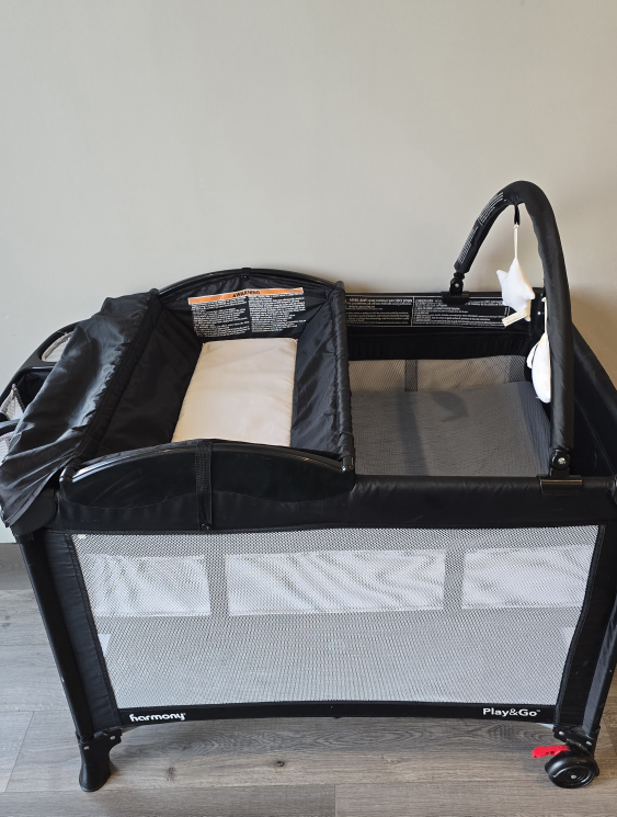 Play & Go Playard with waterproof mattress and mattress cover. - photo 3