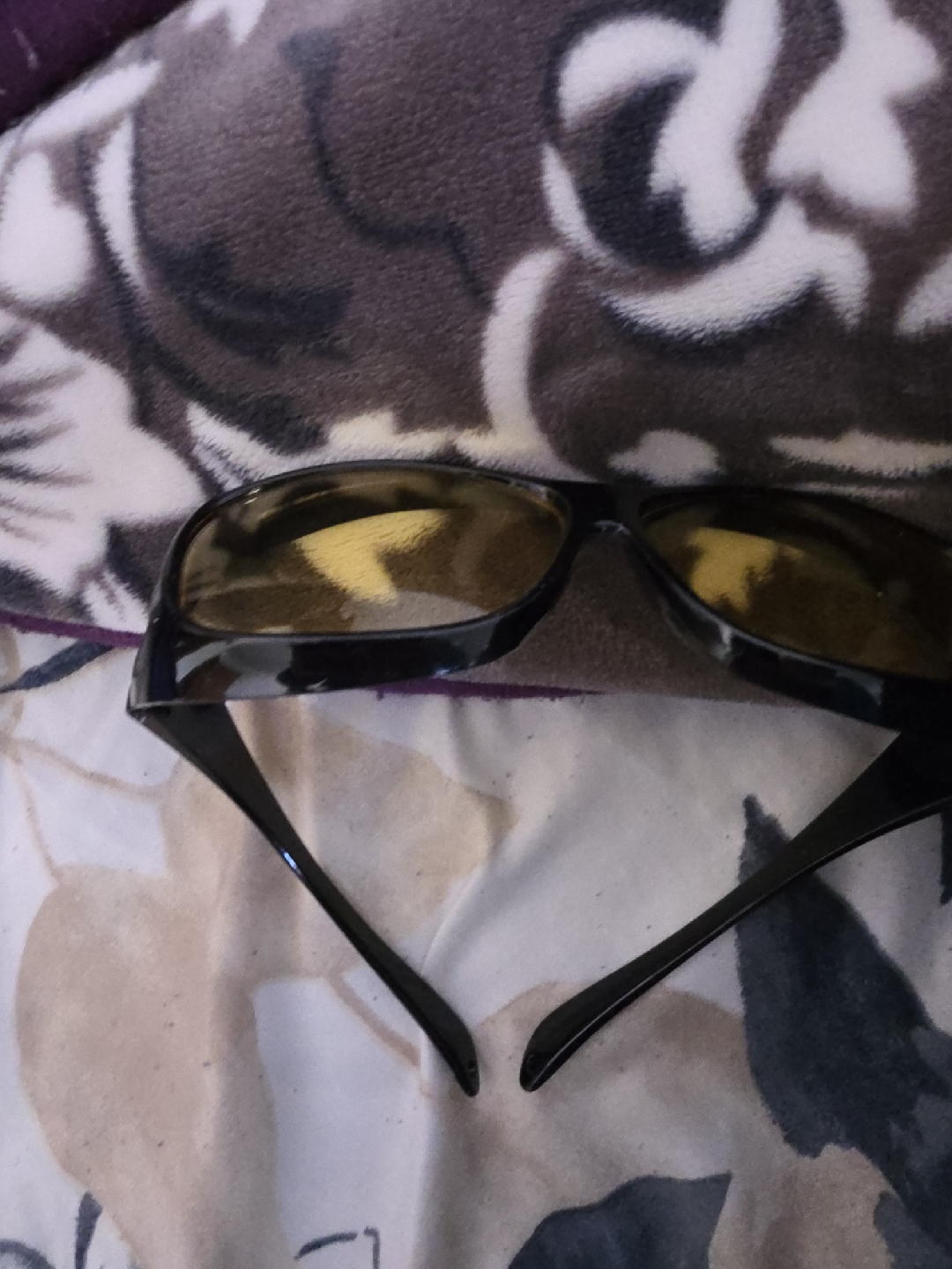 Sunglasses - Black Frame