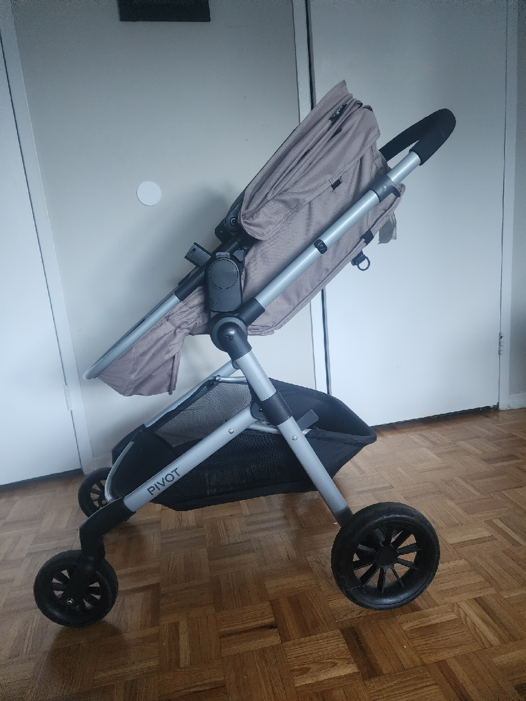 Evenflo Pivot Stroller - Great Condition! - photo 3