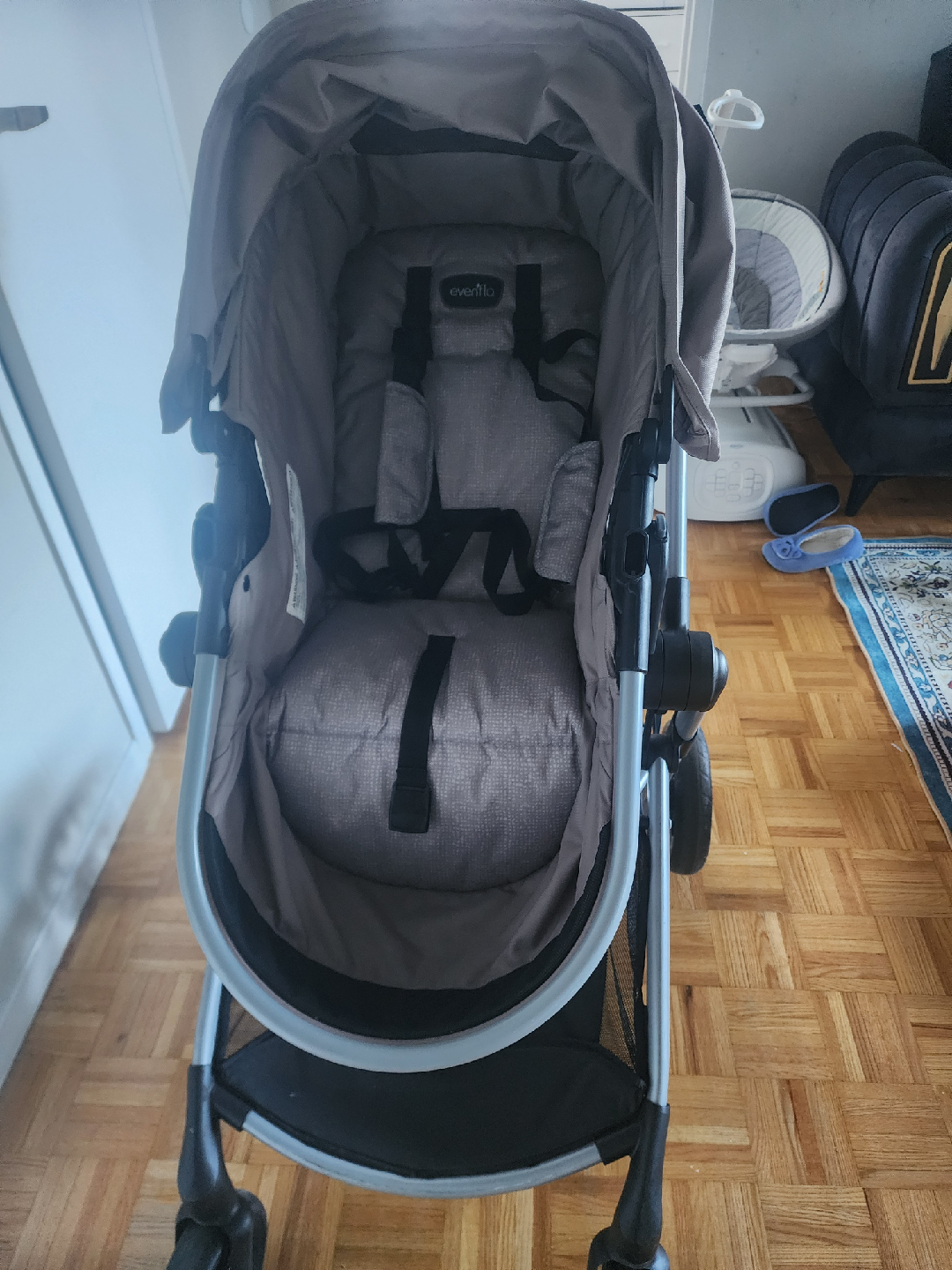 Evenflo Pivot Stroller - Great Condition! - photo 2