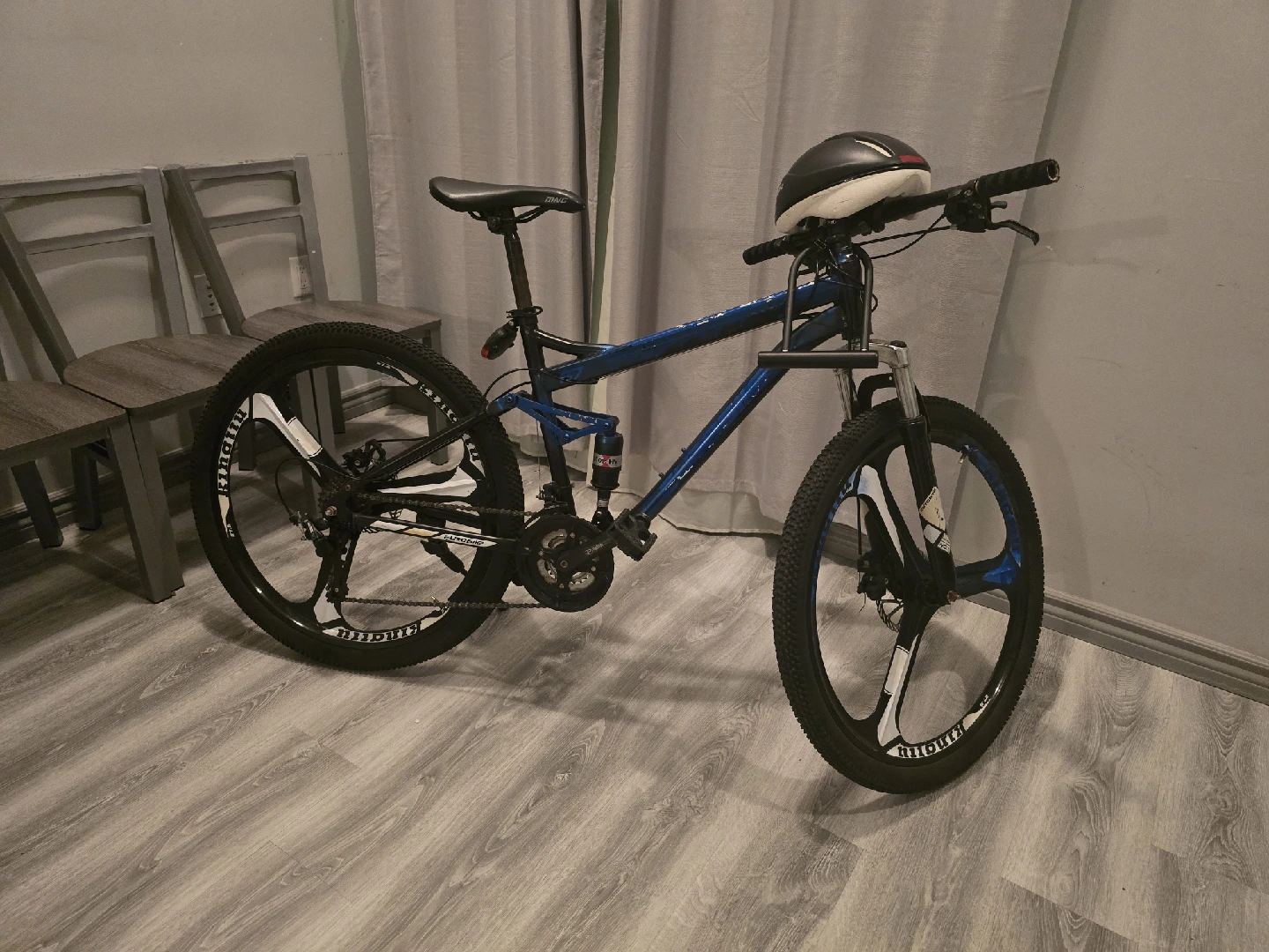 27.5” Dual Suspension Mountain Bike + Metal lock and helmet - photo 2