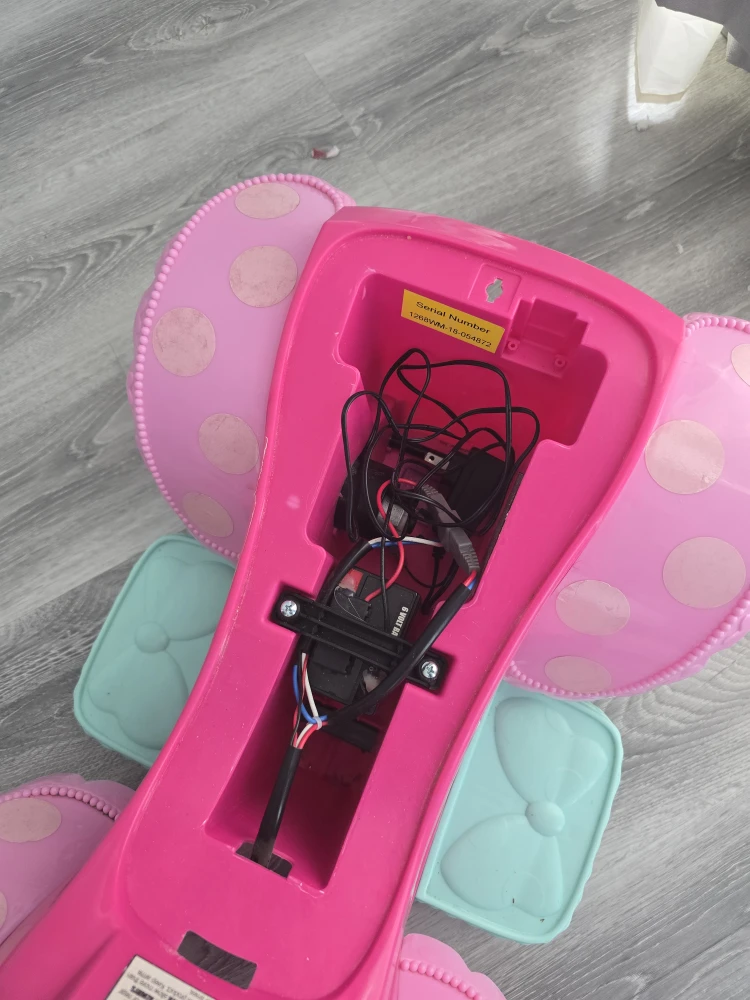 Minnie Mouse Ride-On Quad - photo 2