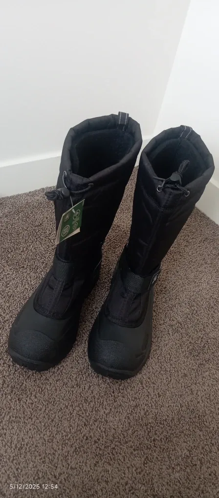 New Kamik Black Snow Boots - Size 12