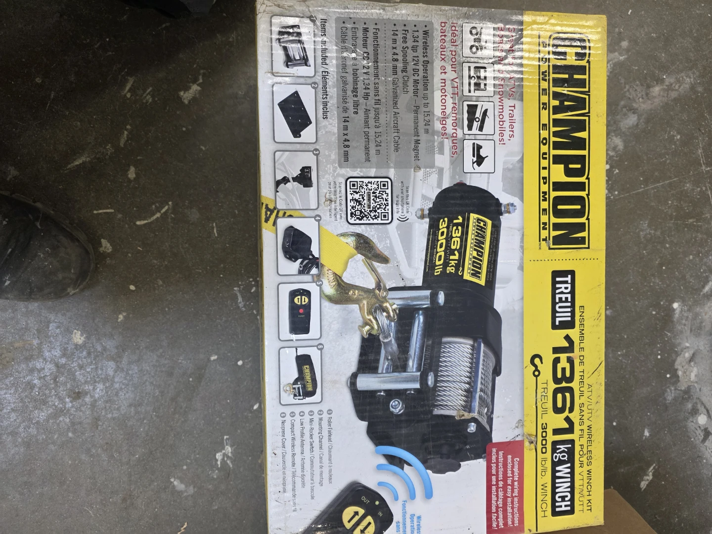 CHAMPION 1361kg (3000lb) Wireless Winch Kit